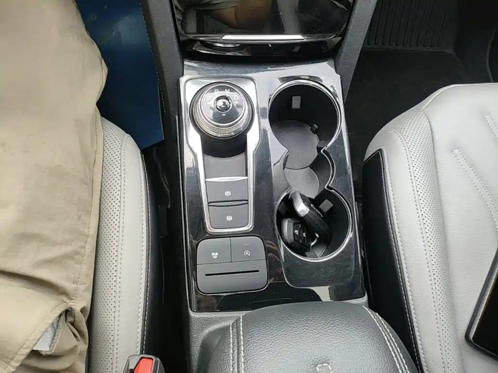 Ford Escape 2021 — фото 14