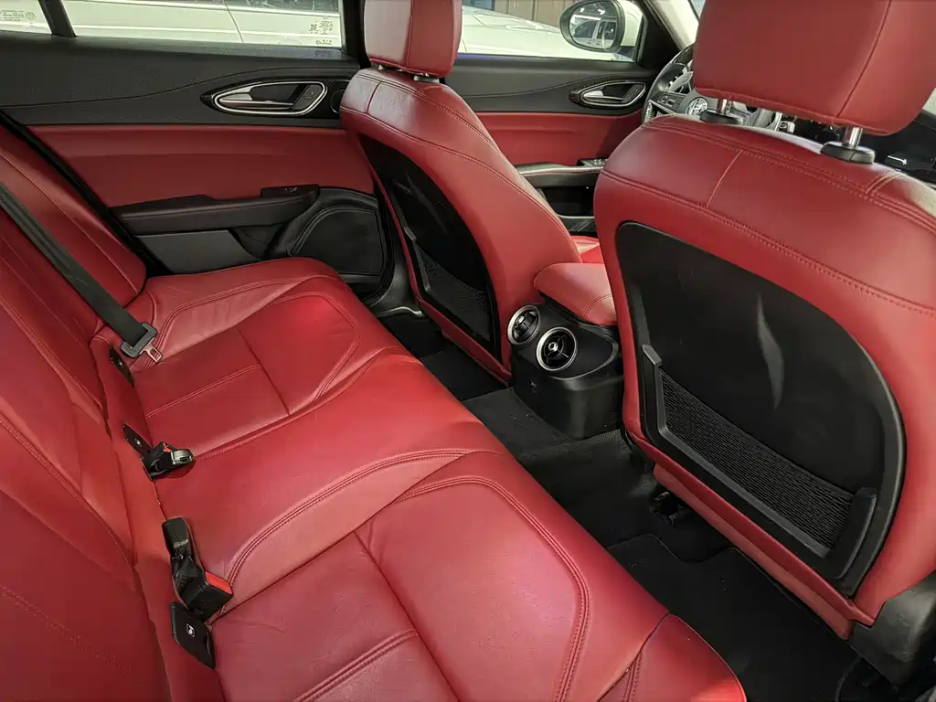 Alfa Romeo Giulia Juliet 2018 — фото 16