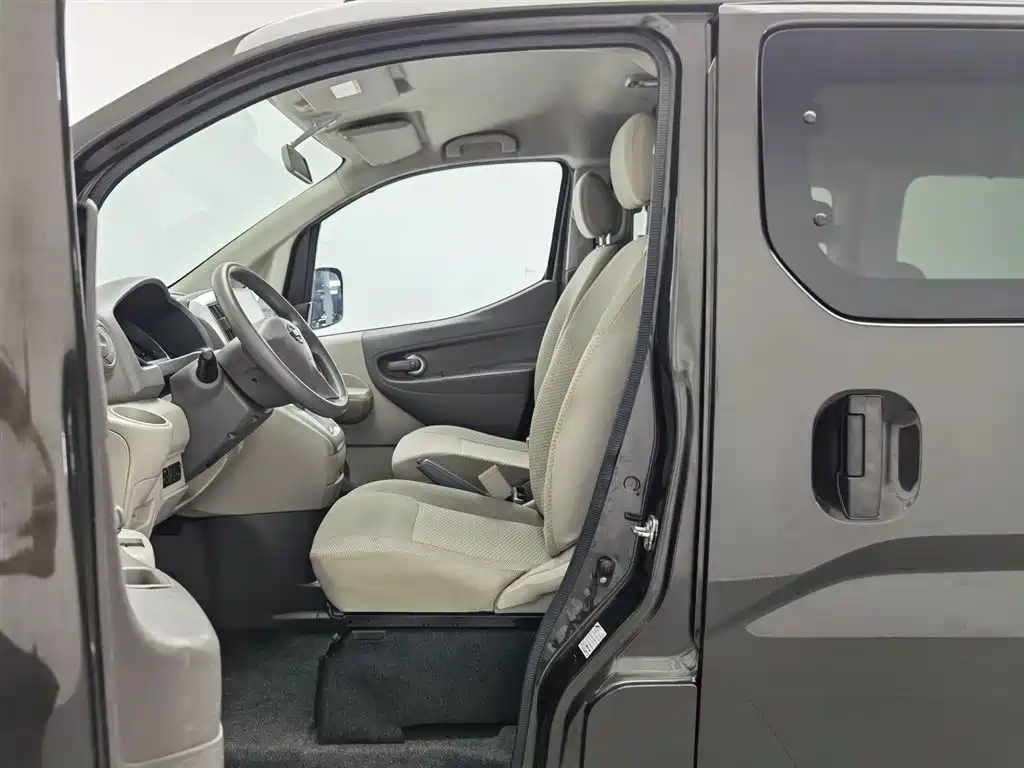 Nissan NV200 2014 — фото 10