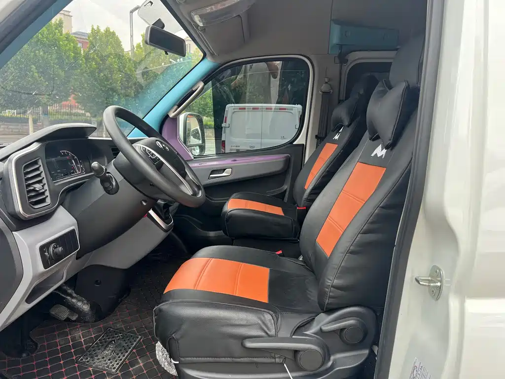 Maxus V80 2025