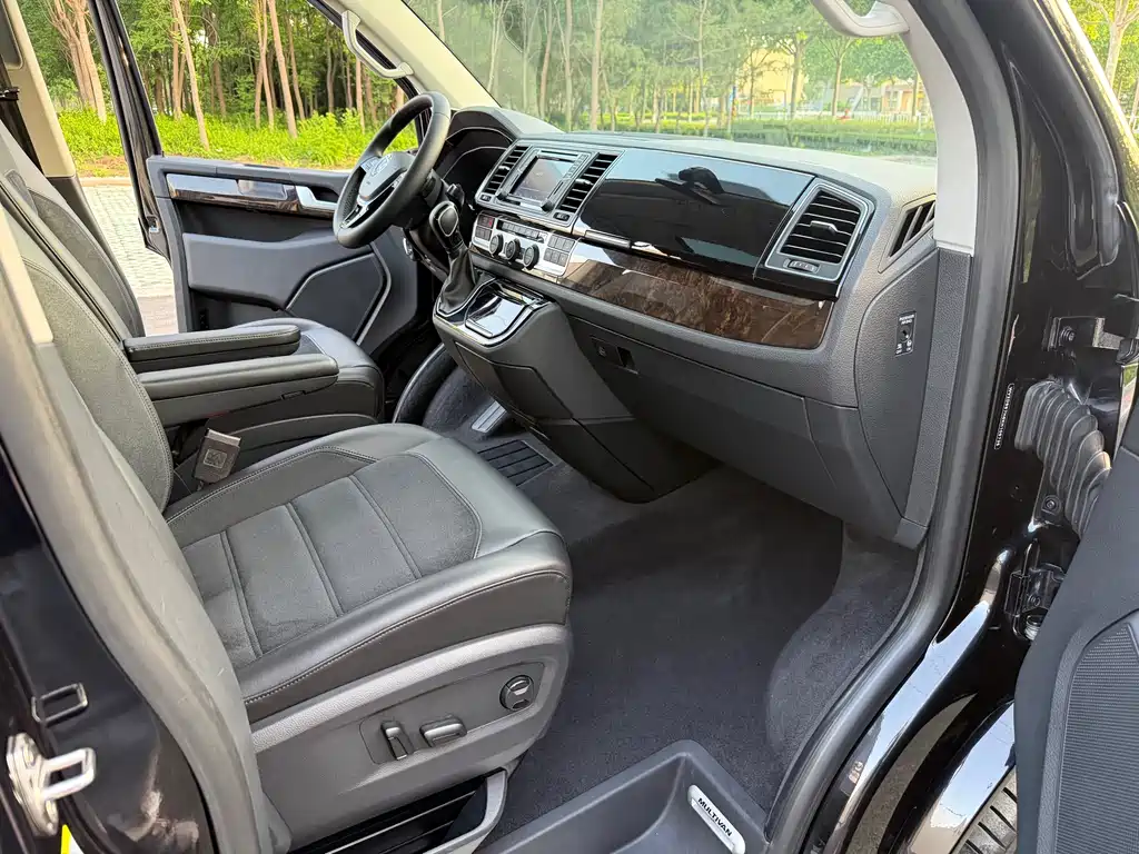 Volkswagen Multivan 2019 — фото 14