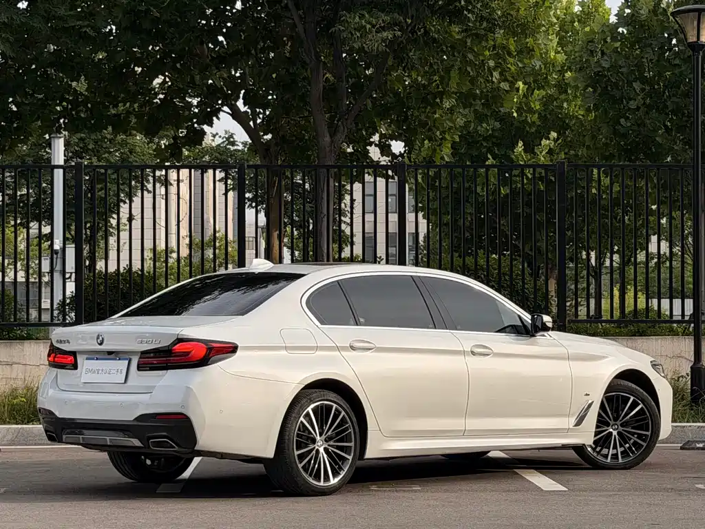 BMW 5 Series 2023 — фото 17