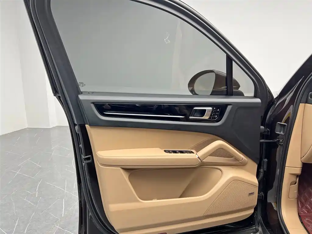 Porsche Cayenne Hybrid 2019 — фото 14
