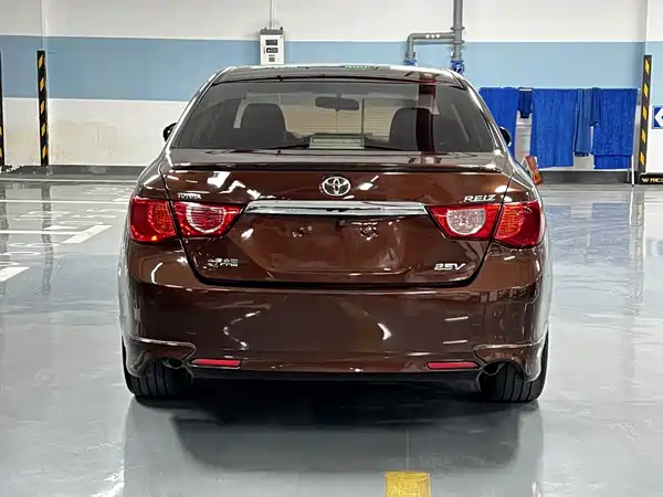 Toyota Reiz 2012