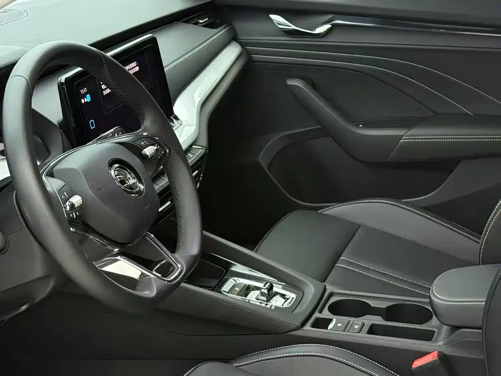 Skoda Octavia 2023 — фото 9