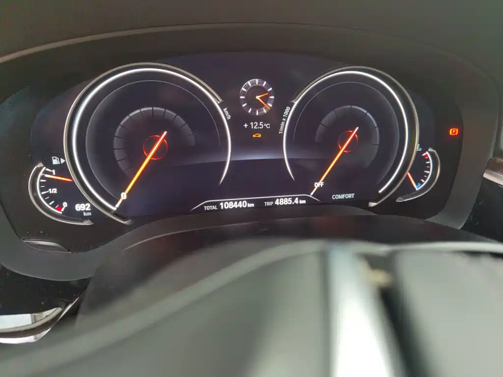 BMW 5 Series 2018 — фото 11