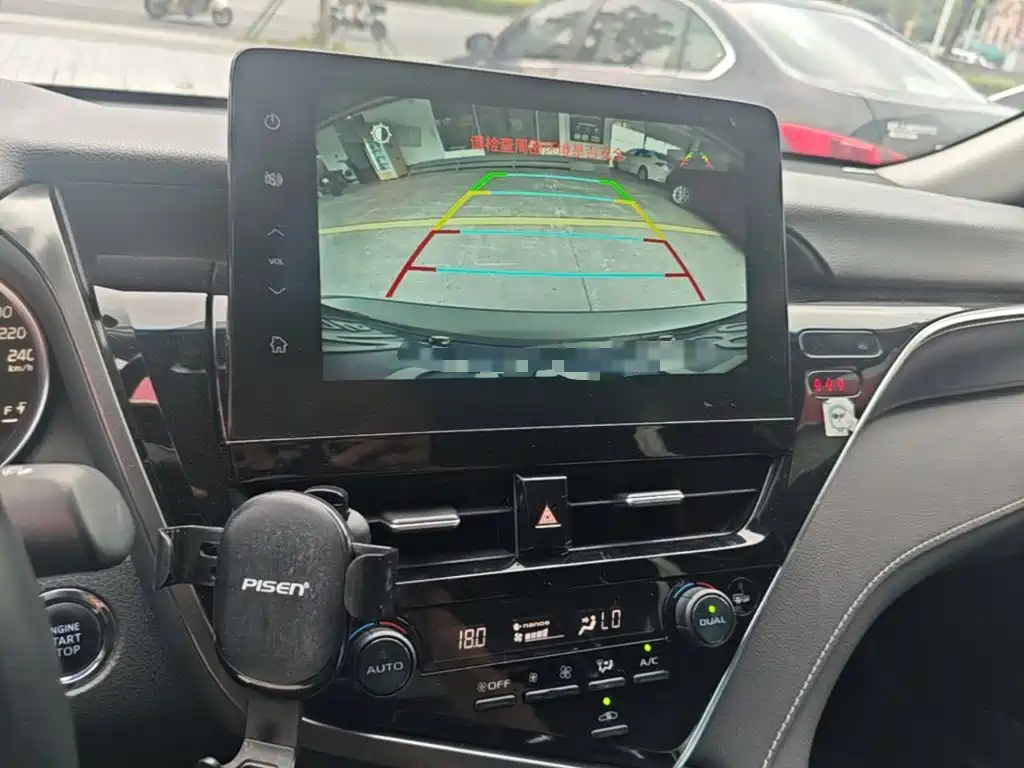 Toyota Camry 2022 — фото 13