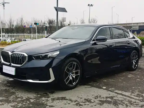 BMW i5 2025