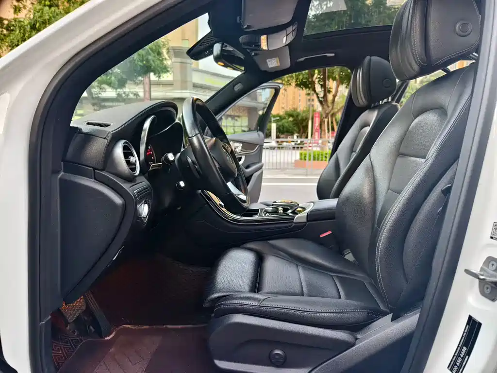 Mercedes-Benz GLC 2018 — фото 13