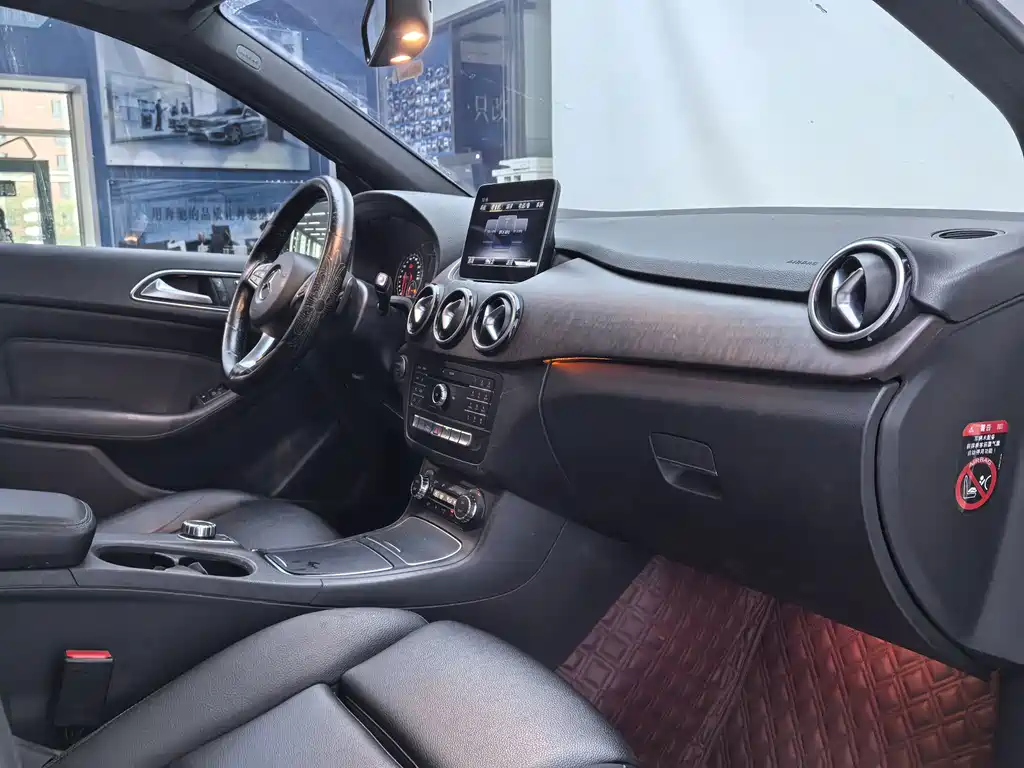 Mercedes-Benz B-Class 2018 — фото 13