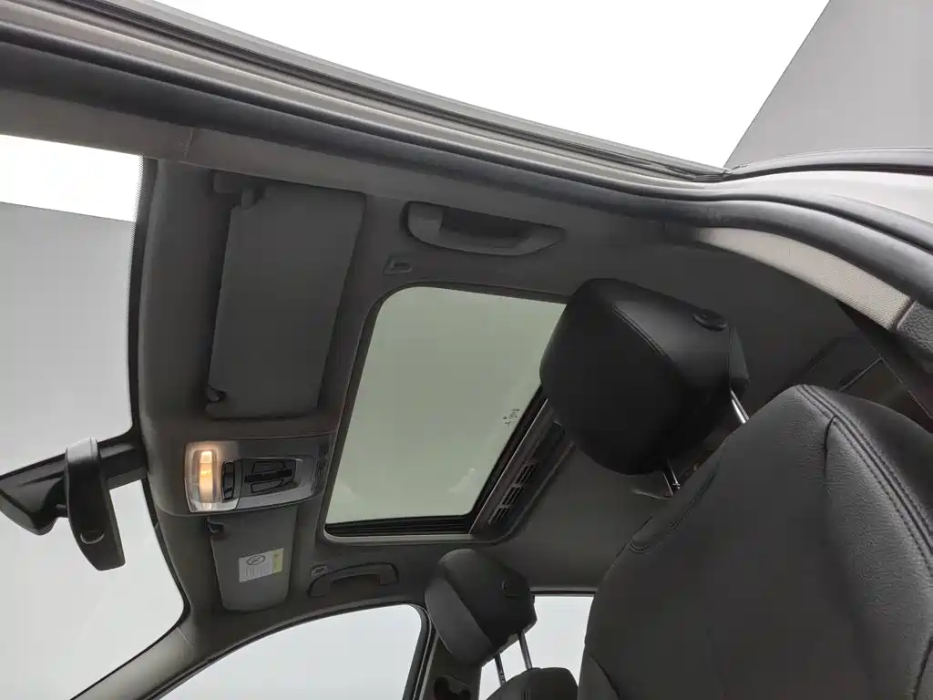 BMW 3 Series 2017 — фото 14