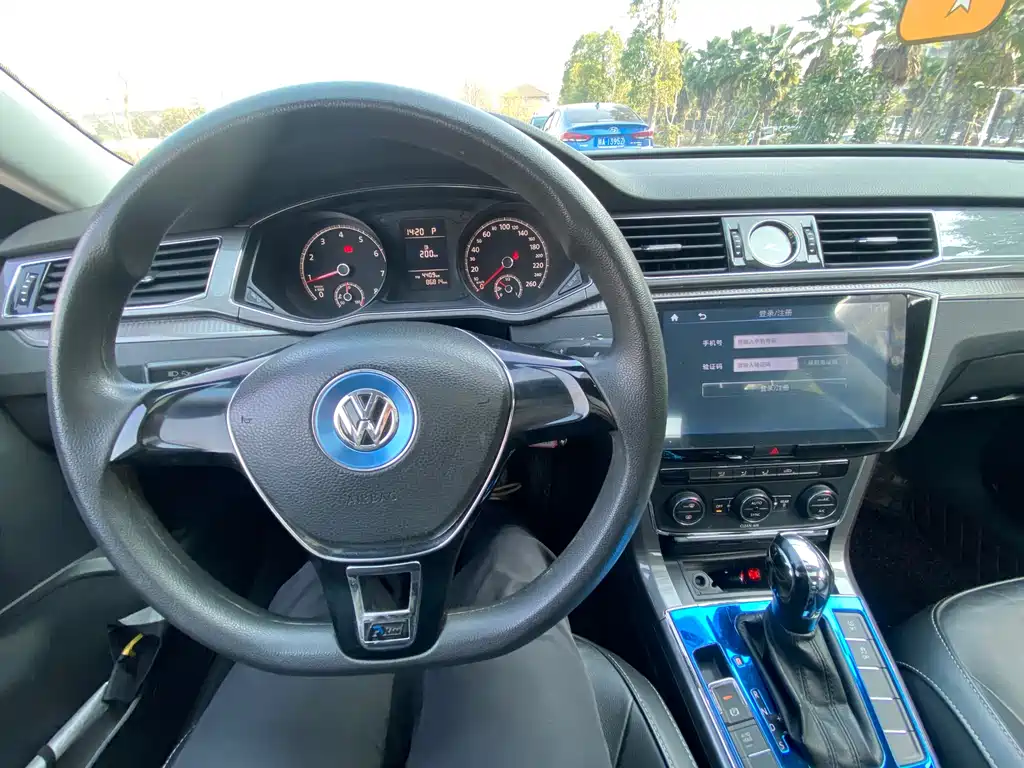 Volkswagen Passat 2018 — фото 16