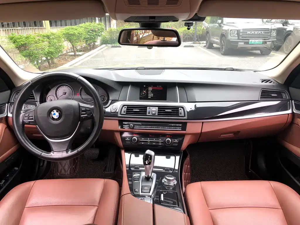 BMW 5 Series 2016 — фото 11