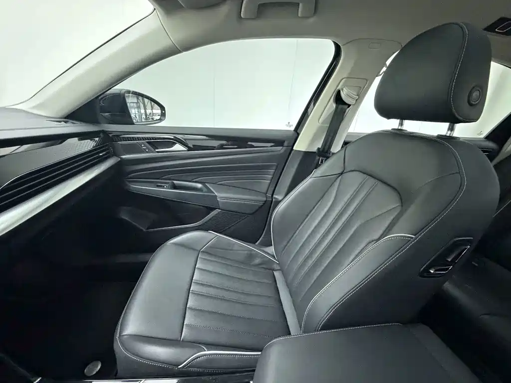 Volkswagen Passat 2023 — фото 13