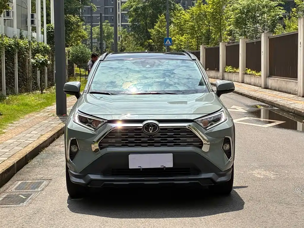 Toyota RAV4 2019 — фото 2