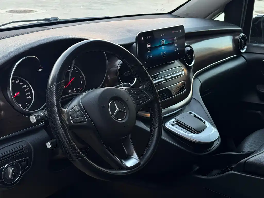 Mercedes-Benz V-Class 2022 — фото 16