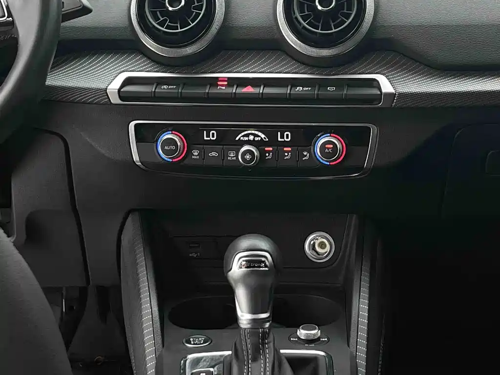 Audi Q2L 2023