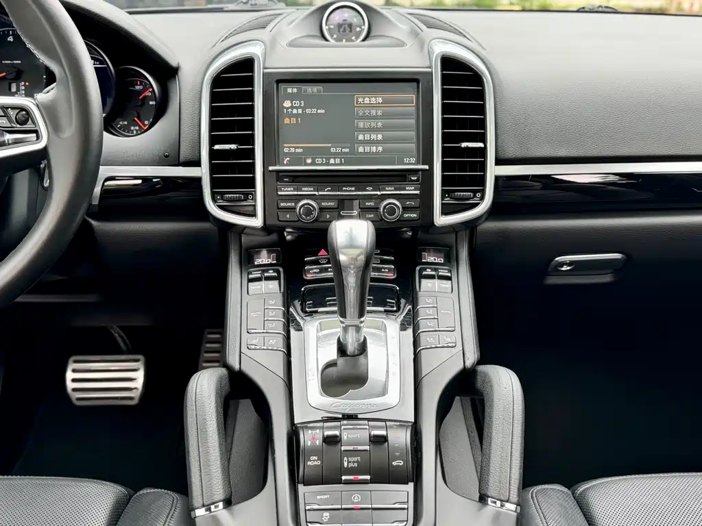 Porsche Cayenne 2017 — фото 11