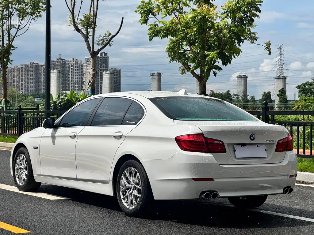 BMW 5 Series 2012 — фото 10