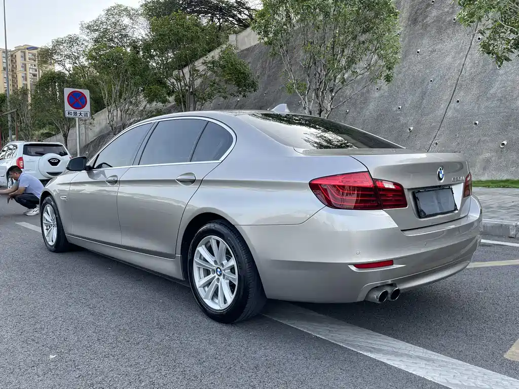 BMW 5 Series 2016 — фото 11