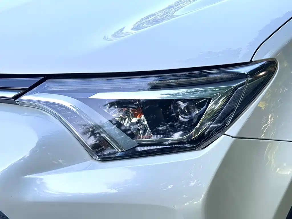 Toyota RAV4 2019 — фото 18