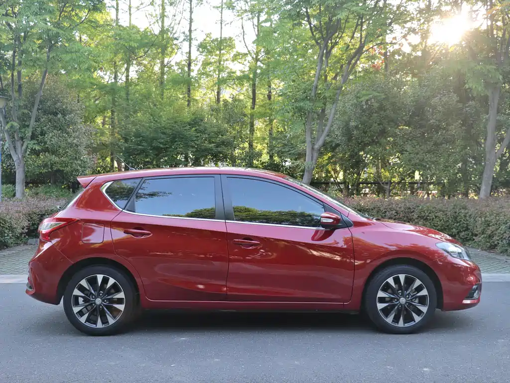 Nissan Tiida 2017 — фото 7
