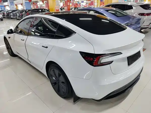 Tesla Model 3 2024