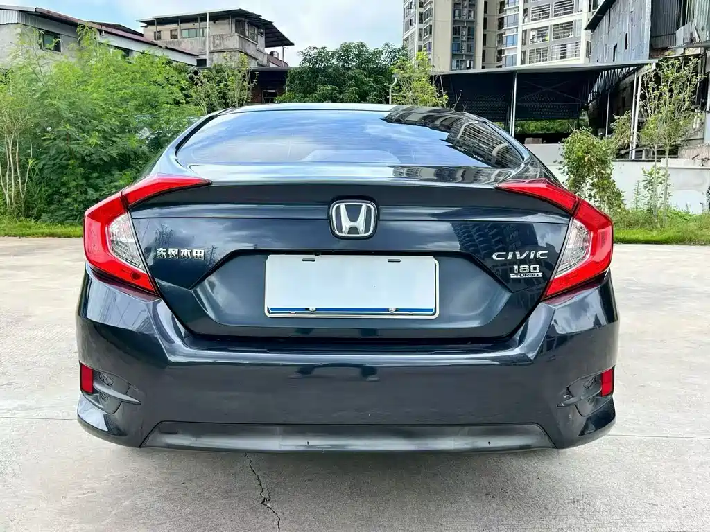 Honda Civic 2018 — фото 8