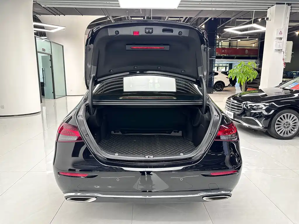 Mercedes-Benz E-Class 2023 — фото 15