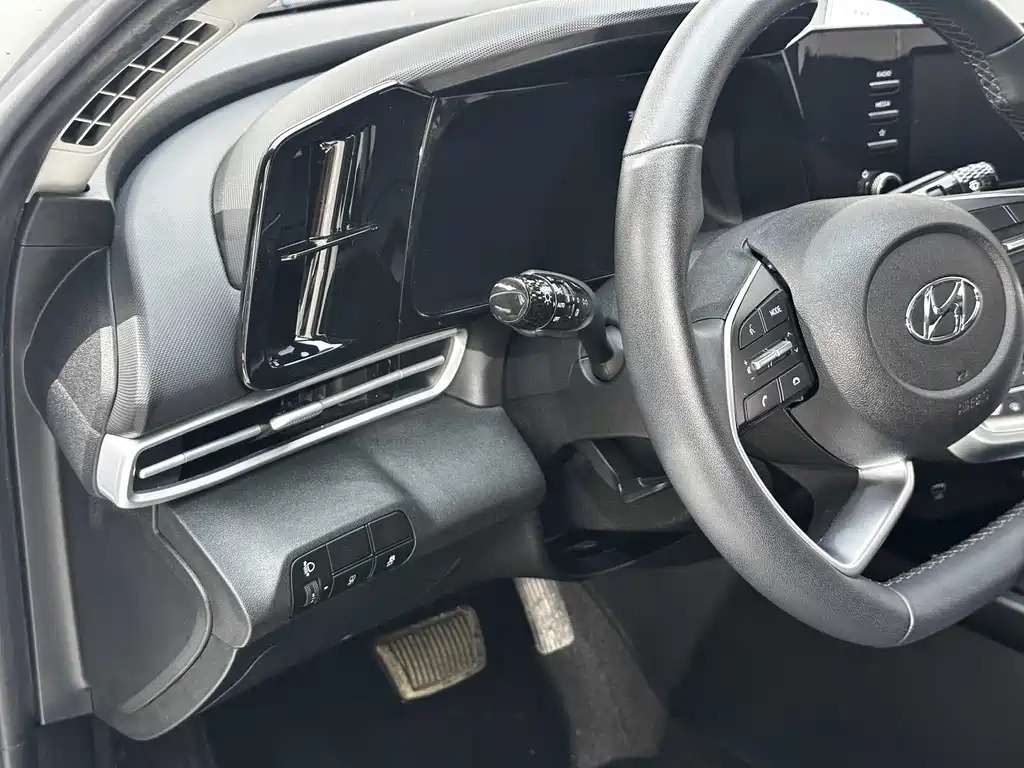 Hyundai Elantra 2022 — фото 10
