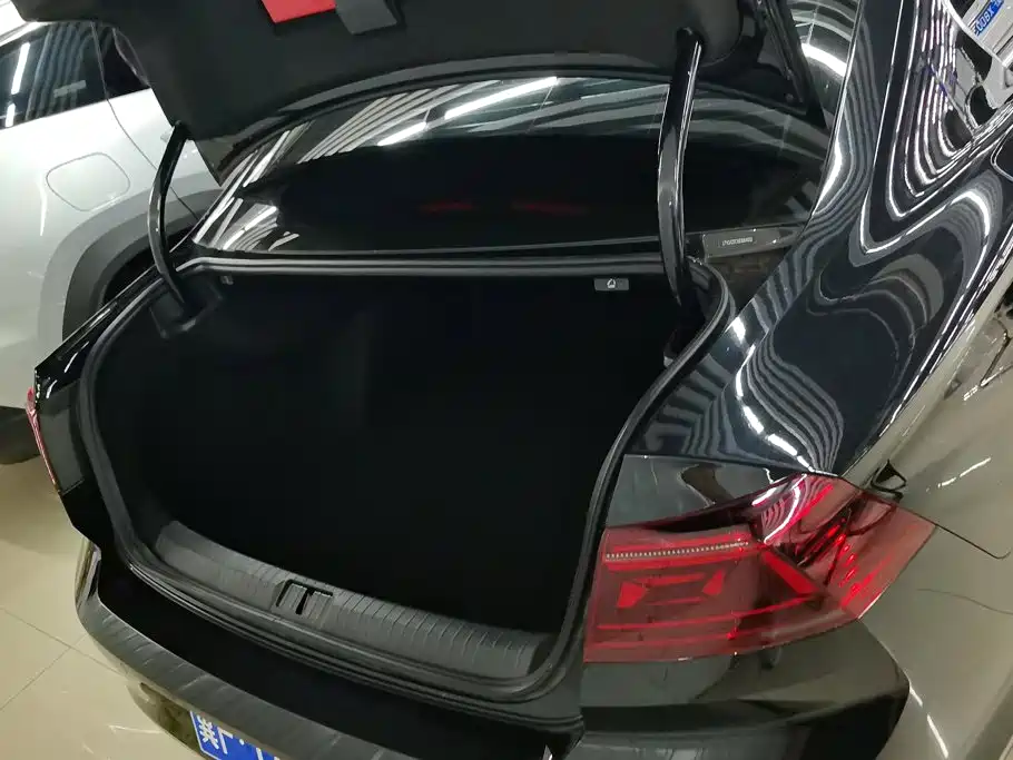 Volkswagen Magotan 2025