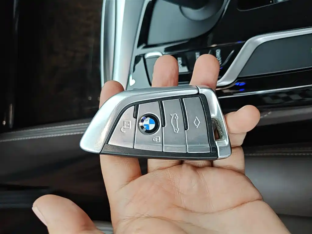 BMW 5 Series 2020 — фото 9