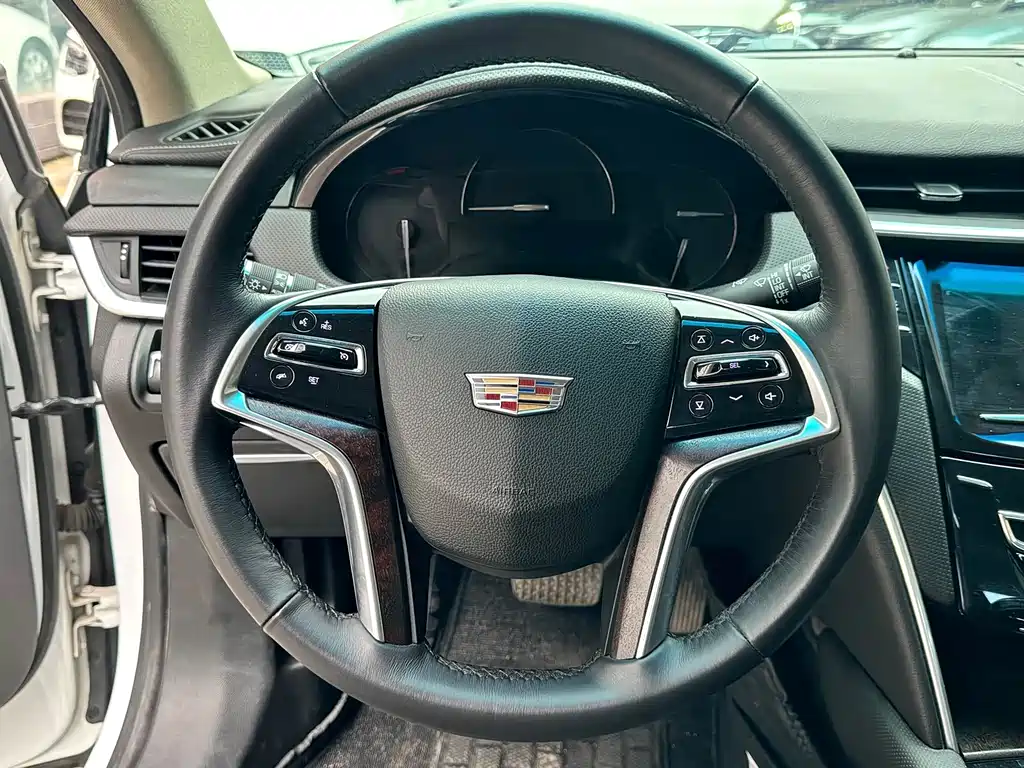 Cadillac XTS 2018 — фото 12