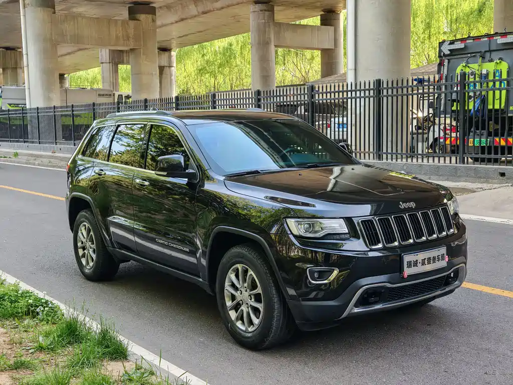 Jeep Grand Cherokee 2017 — фото 3