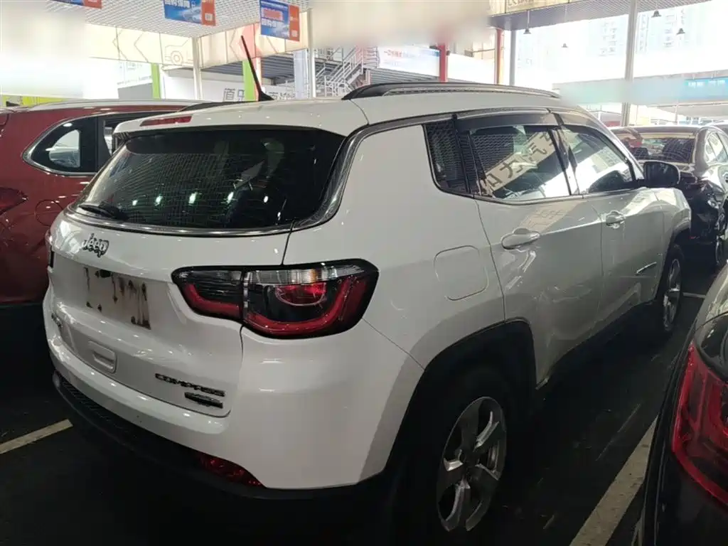 Jeep Compass 2018 — фото 7