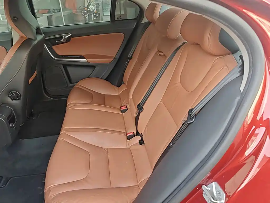 Volvo S60 2015 — фото 17
