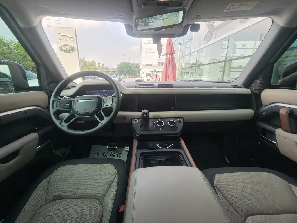 Land Rover Defender 2021 — фото 12