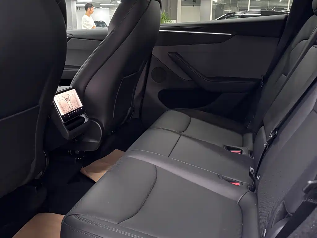Tesla Model Y 2026