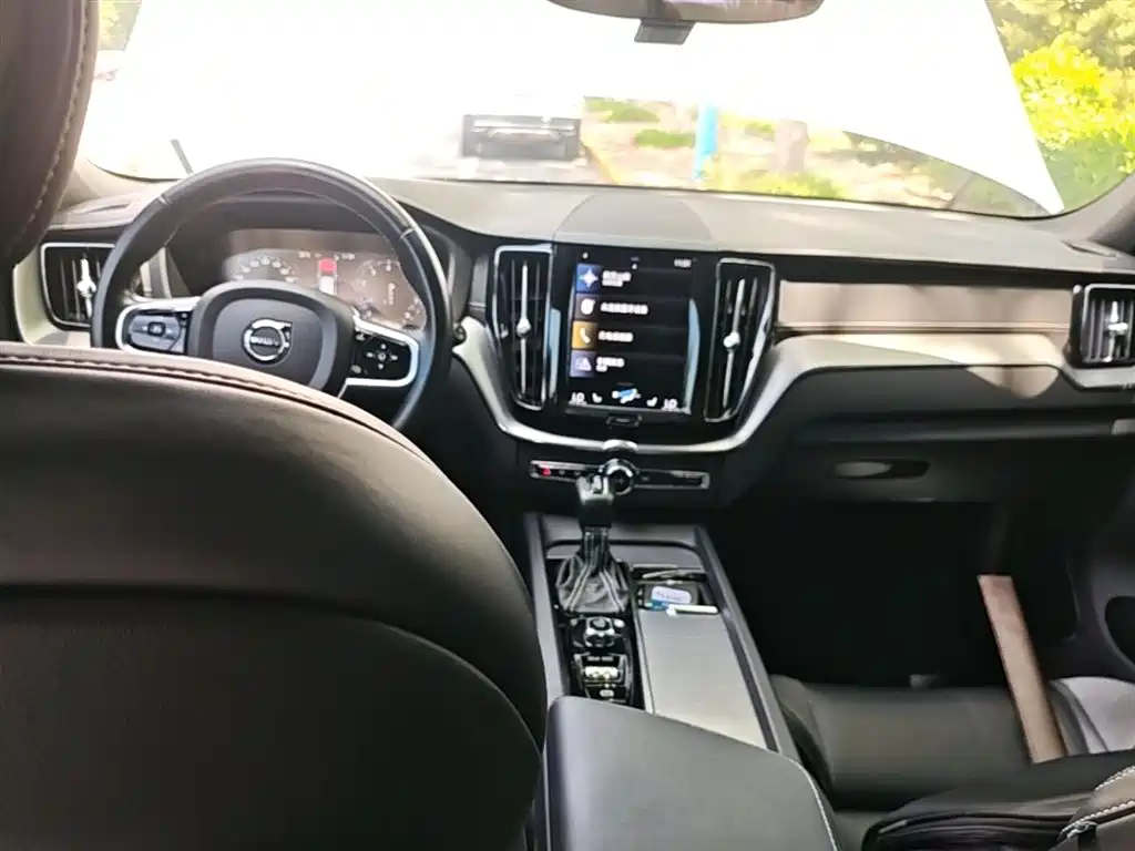 Volvo XC60 2021 — фото 10