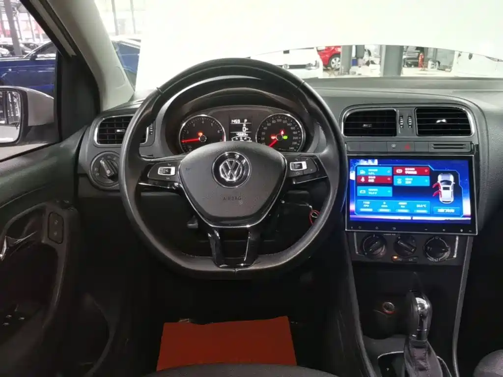 Volkswagen Polo 2017 — фото 11