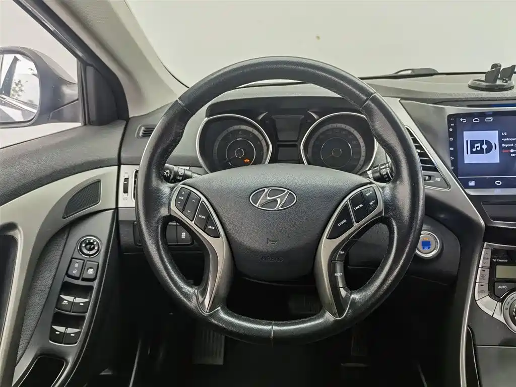 Hyundai Elantra Langdong 2013 — фото 11