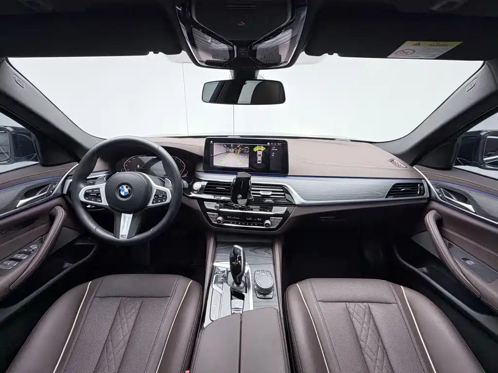 BMW 5 Series 2021 — фото 11