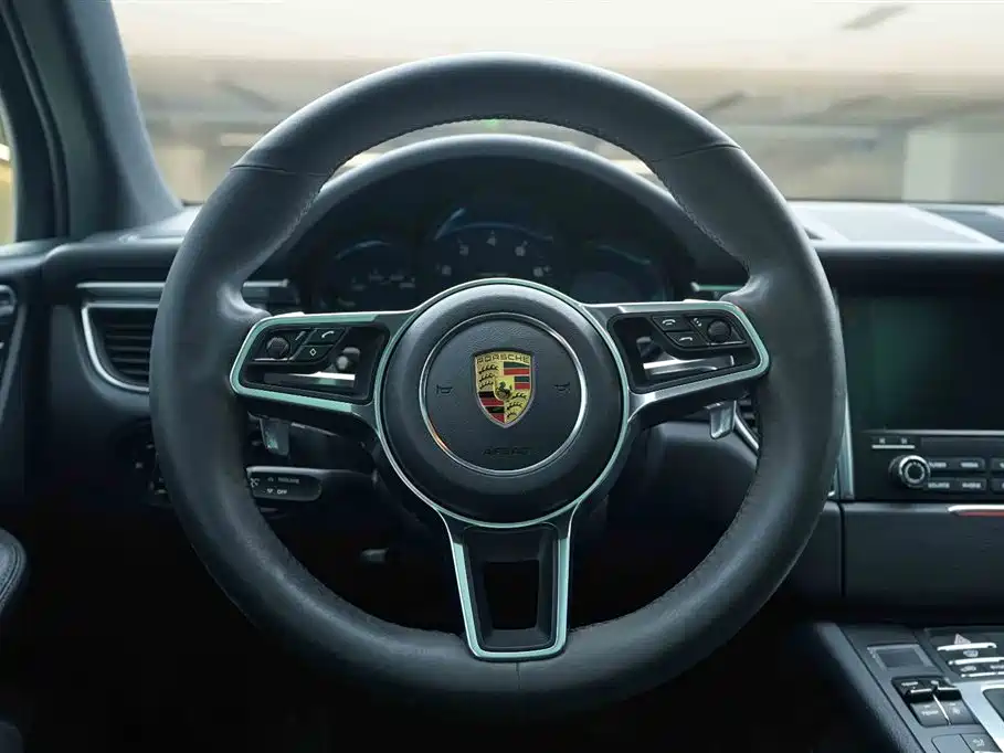 Porsche Macan 2018 — фото 18