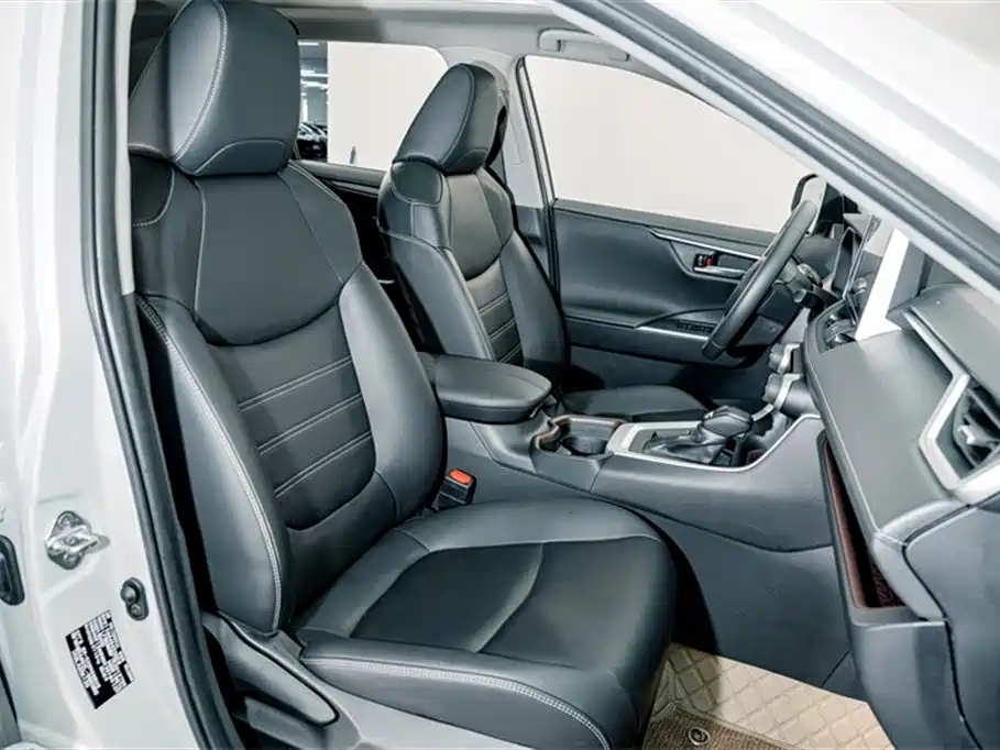 Toyota RAV4 2020 — фото 19