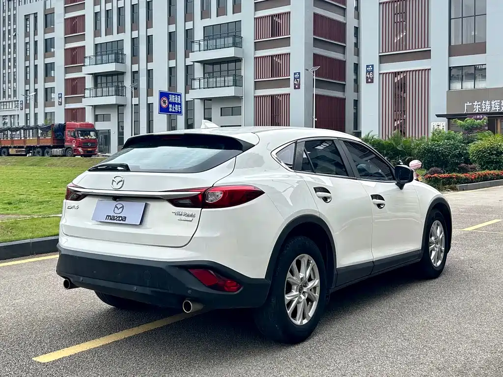 Mazda CX-4 2017 — фото 9