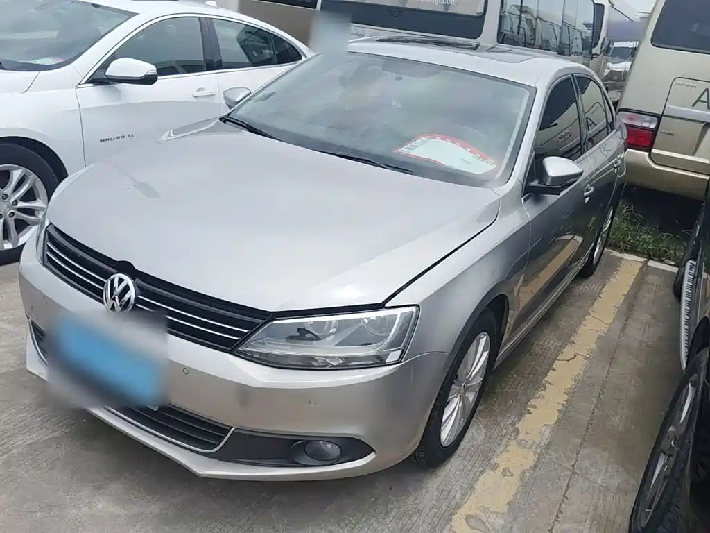 Volkswagen Sagitar 2015