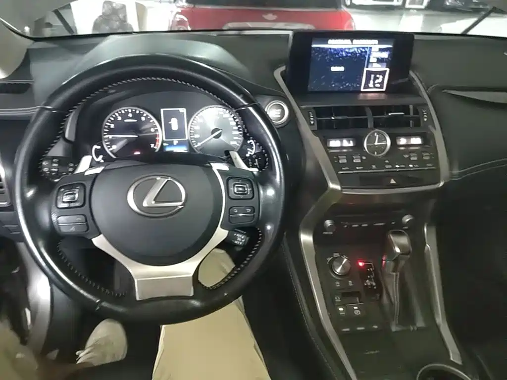 Lexus NX 2020 — фото 10