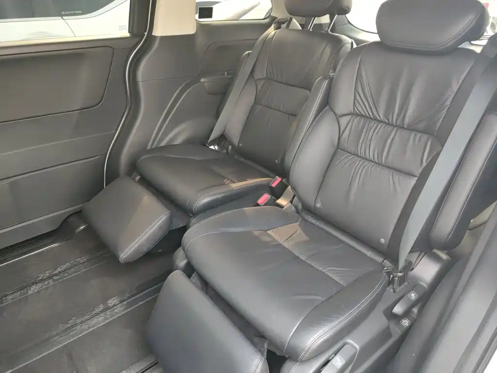 Honda Odyssey 2018 — фото 17