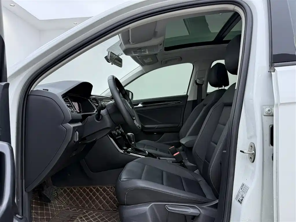 Volkswagen T-Roc 2020 — фото 16