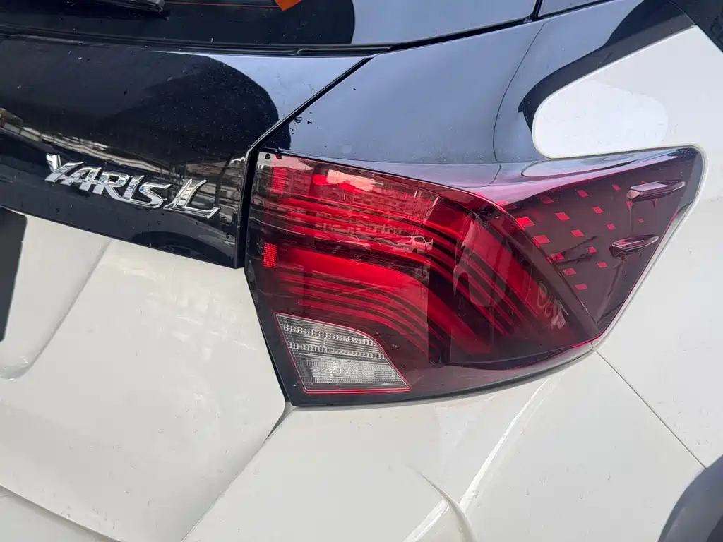 Toyota Yaris L 2022 — фото 35
